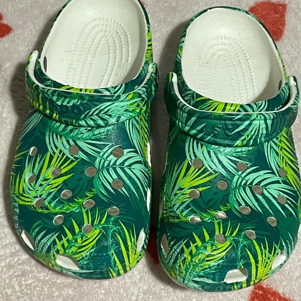 Crocs Green Leaf Pattern Clogs